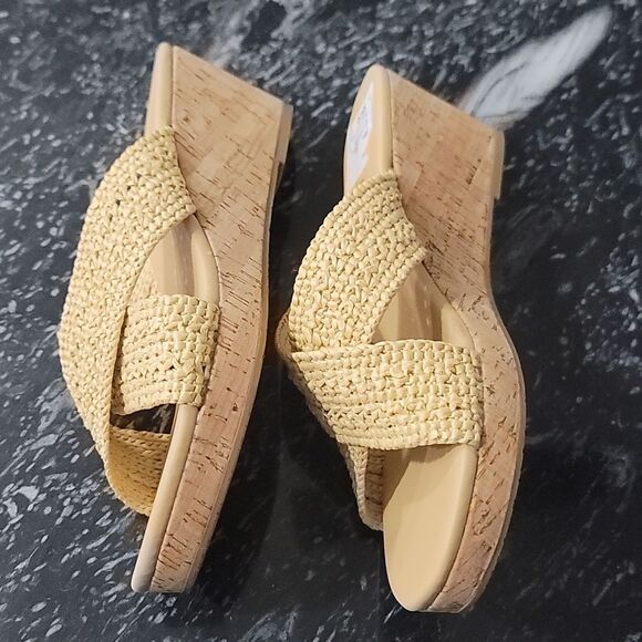 BRAND NEW XOXO WOMEN'S JANAINE-B WEDGE SANDAL - Picture 12 of 16